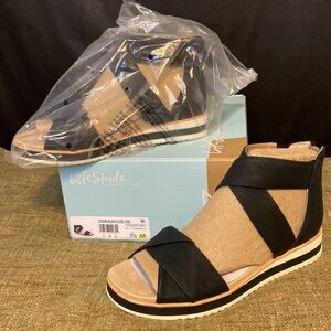 NWT Life Stride 2.0 Strappy Sandals